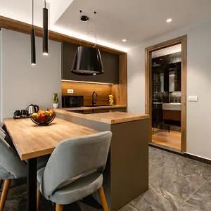 https://omikron-luxury-residences.rethymnohotels.net